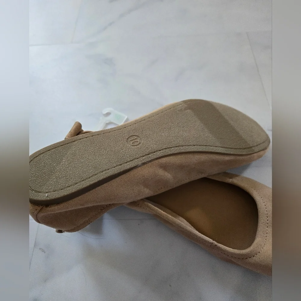 Universal Thread NWT Nude Beige Ballet Flats Size 10 - Picture 3 of 7